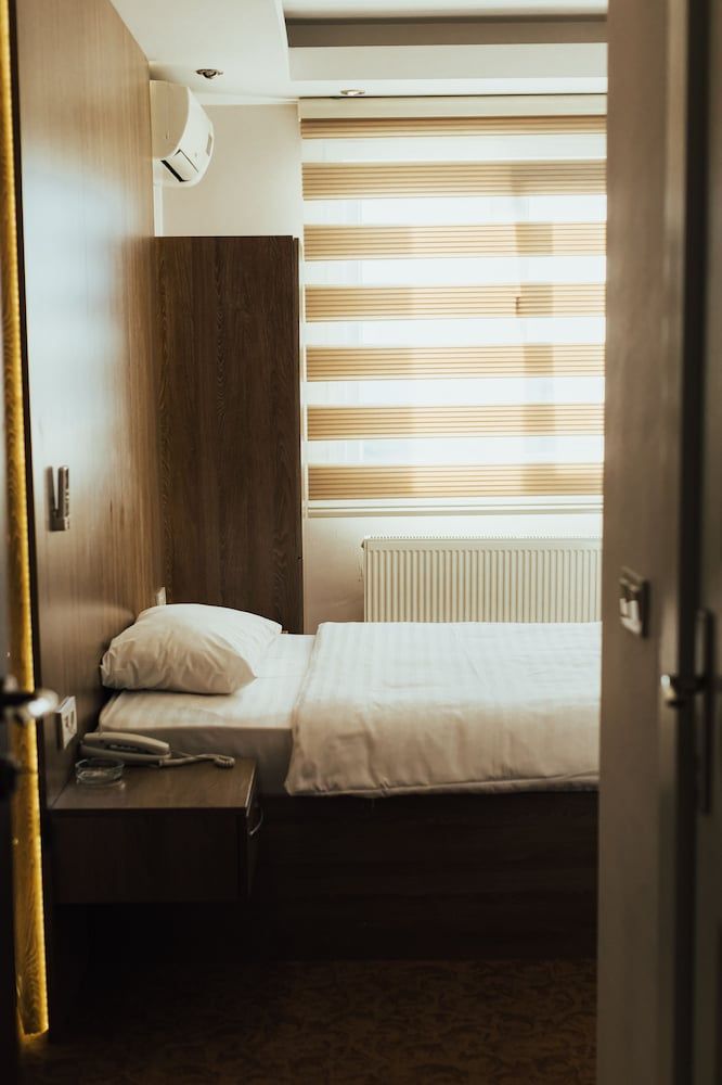 NY World Hotel Standard Room, Garden View 6