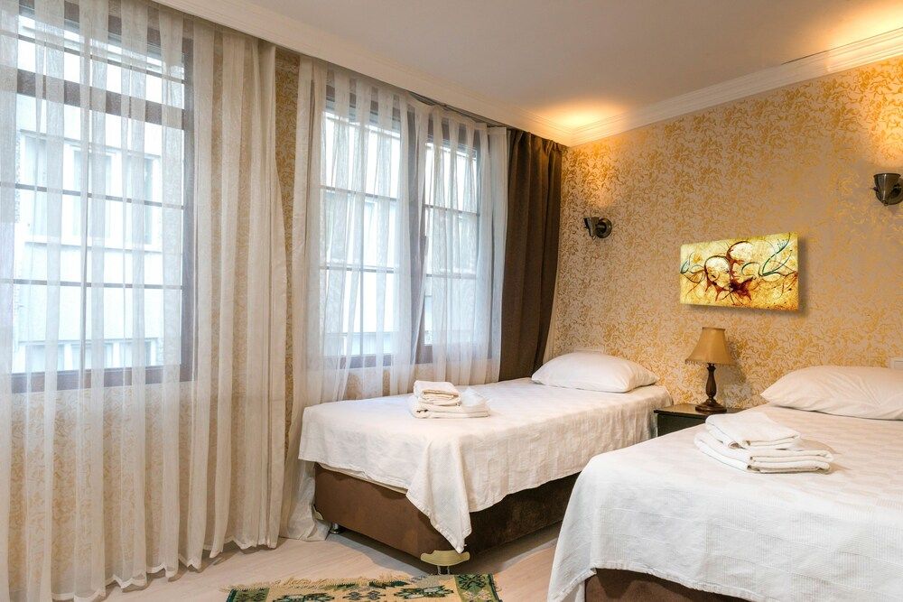 undefined Splendor Suite 9