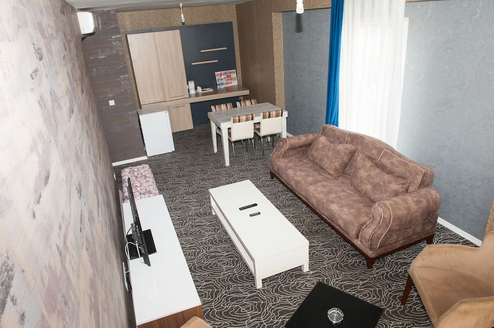 undefined N Suites 6