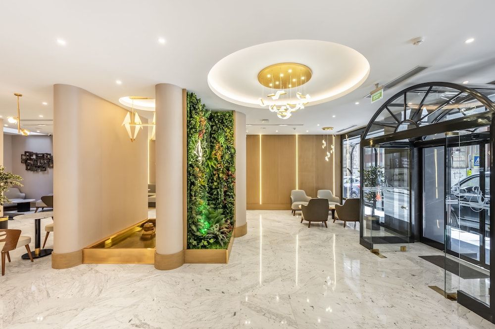 undefined Bristol Hotel