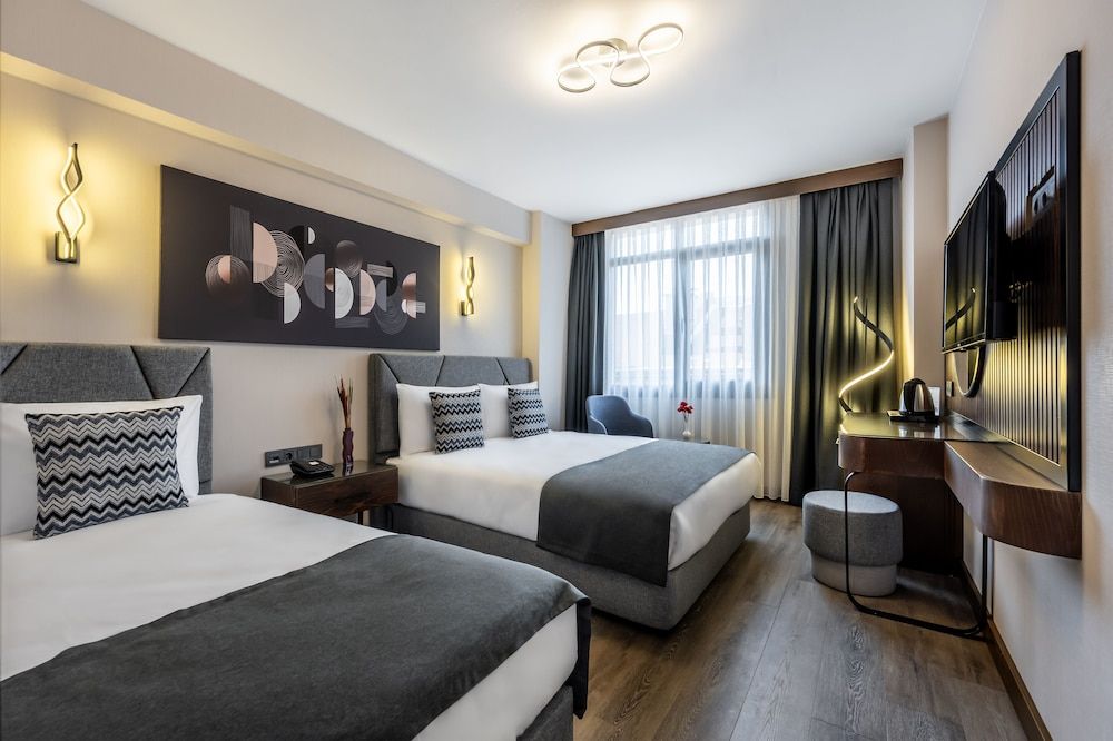 undefined Bristol Hotel 3