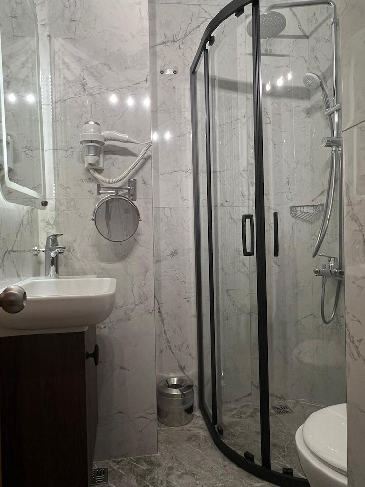 undefined Bristol Hotel 8