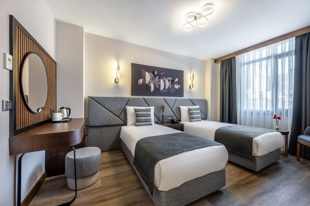 undefined Bristol Hotel 2