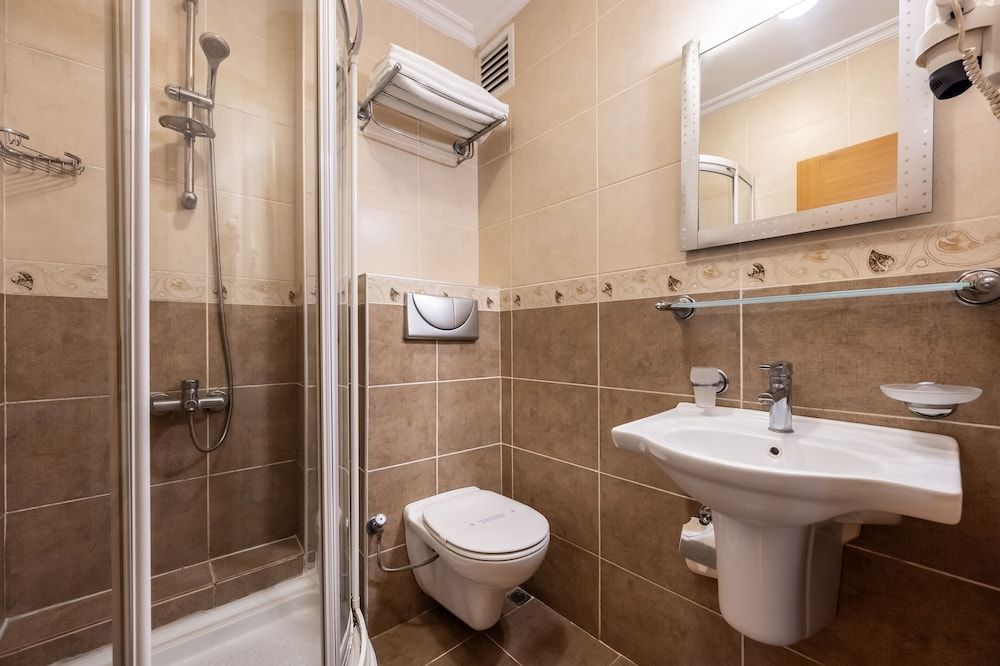 Bristol Hotel Standard Double or Twin Room 4