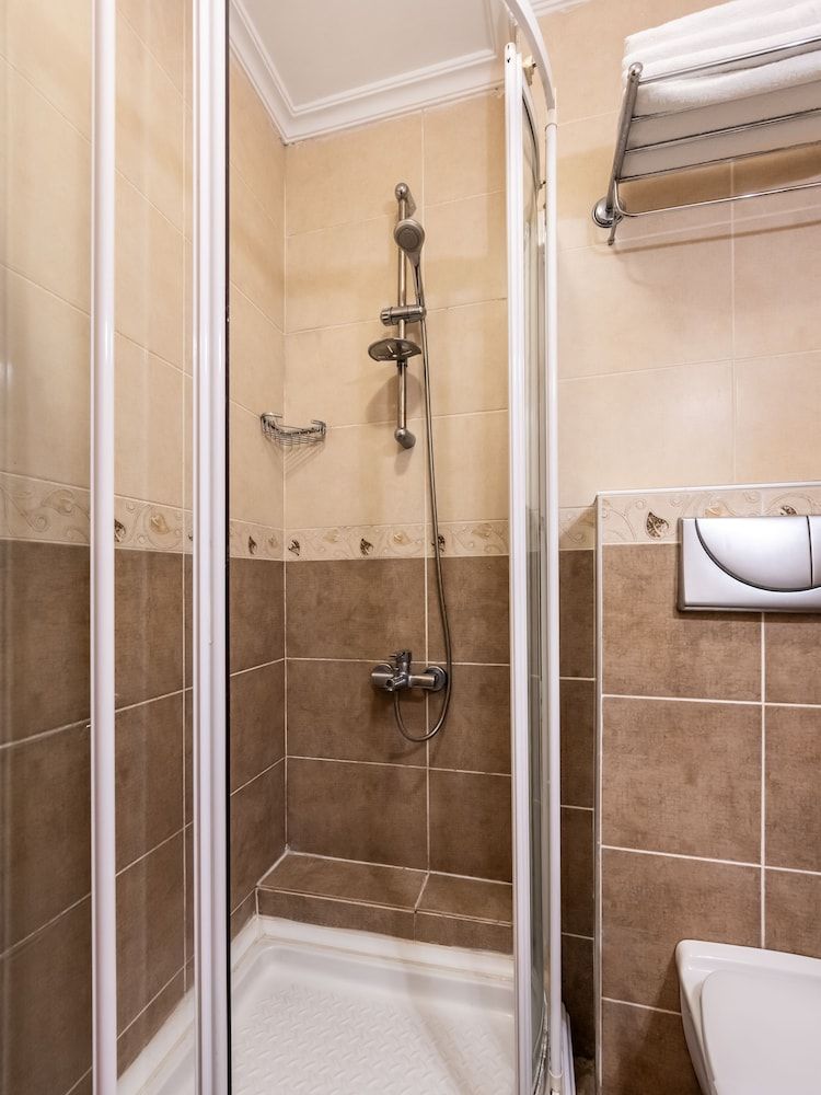 Bristol Hotel Standard Double or Twin Room 5