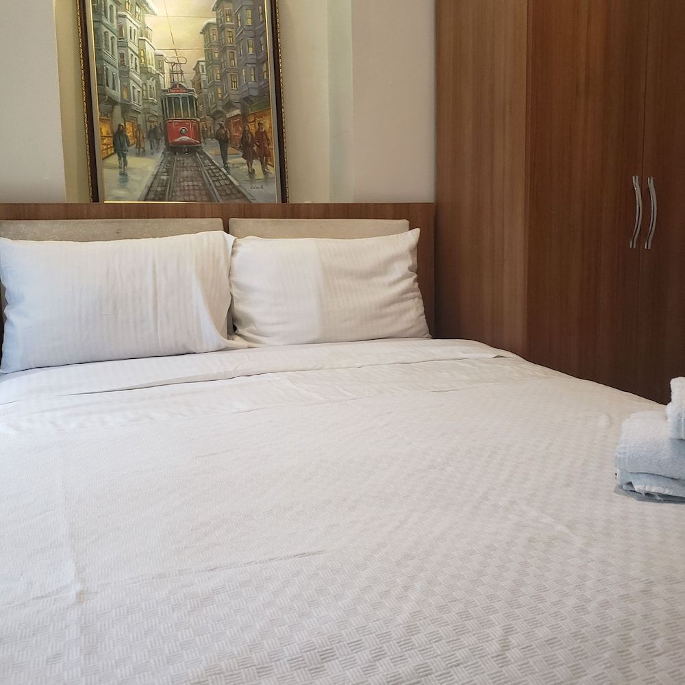 undefined Ottoman Apart 3