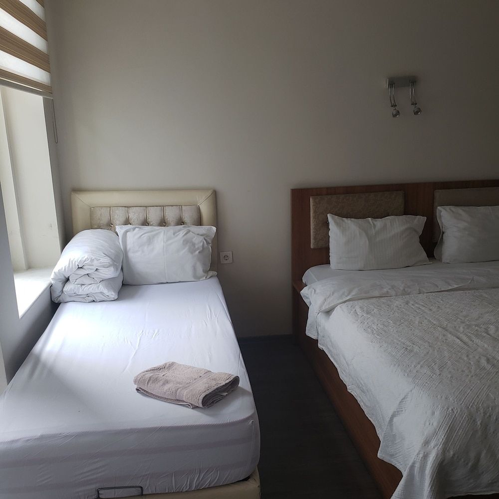 undefined Ottoman Apart 10