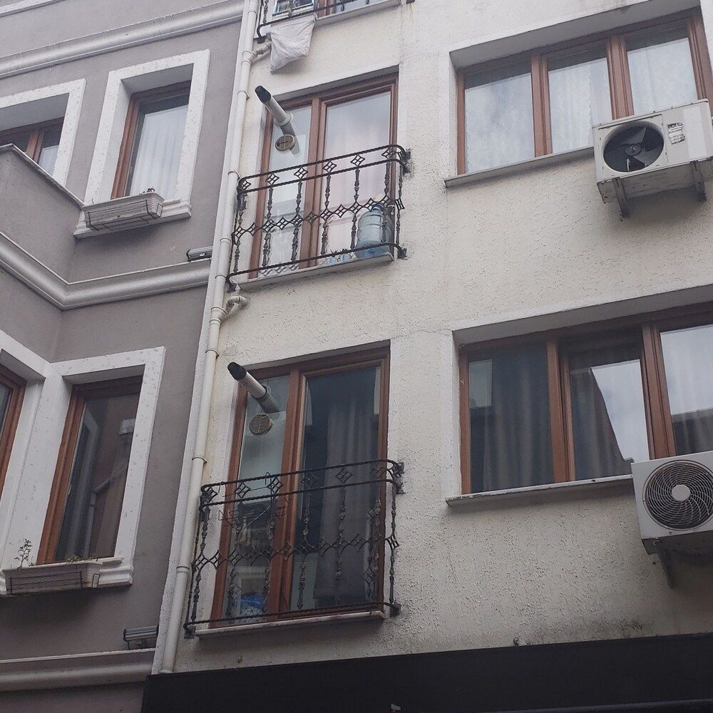 undefined Ottoman Apart 8