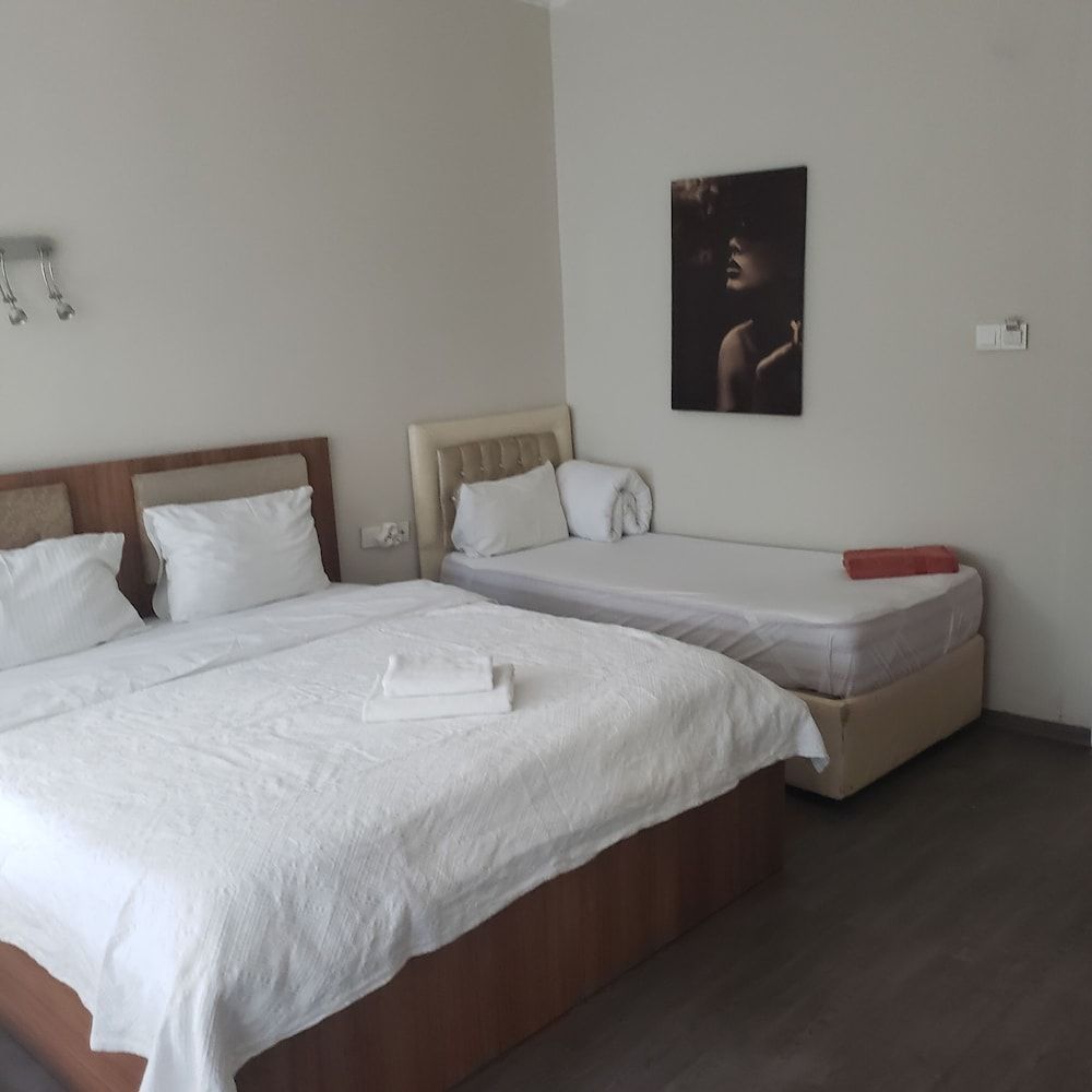 undefined Ottoman Apart