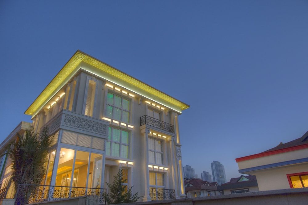 undefined Elegance Asia Hotel 5