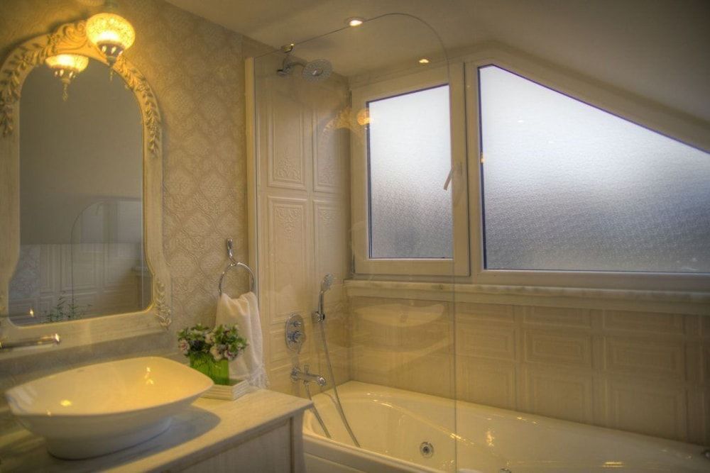 Elegance Asia Hotel Superior Double or Twin Room 9