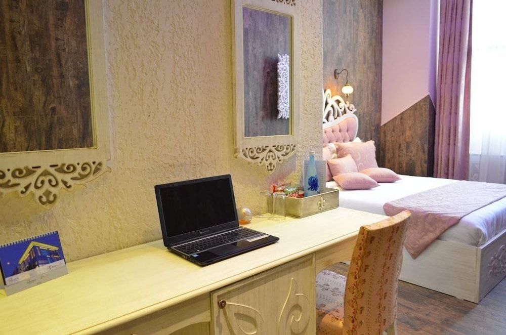 undefined Elegance Asia Hotel 10