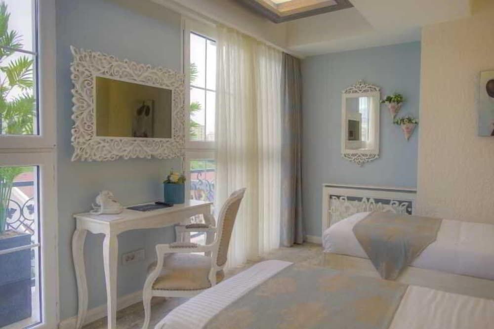 Elegance Asia Hotel Superior Double or Twin Room