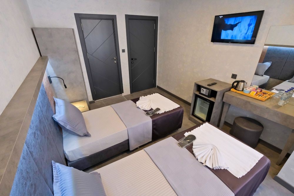 The Queen Hotel Deluxe Double or Twin Room 29