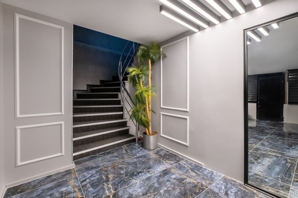 undefined The Queen Hotel