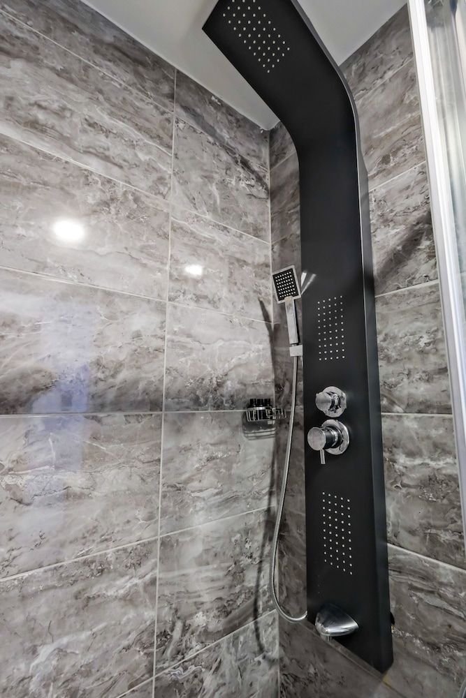 The Queen Hotel Deluxe Double or Twin Room 23