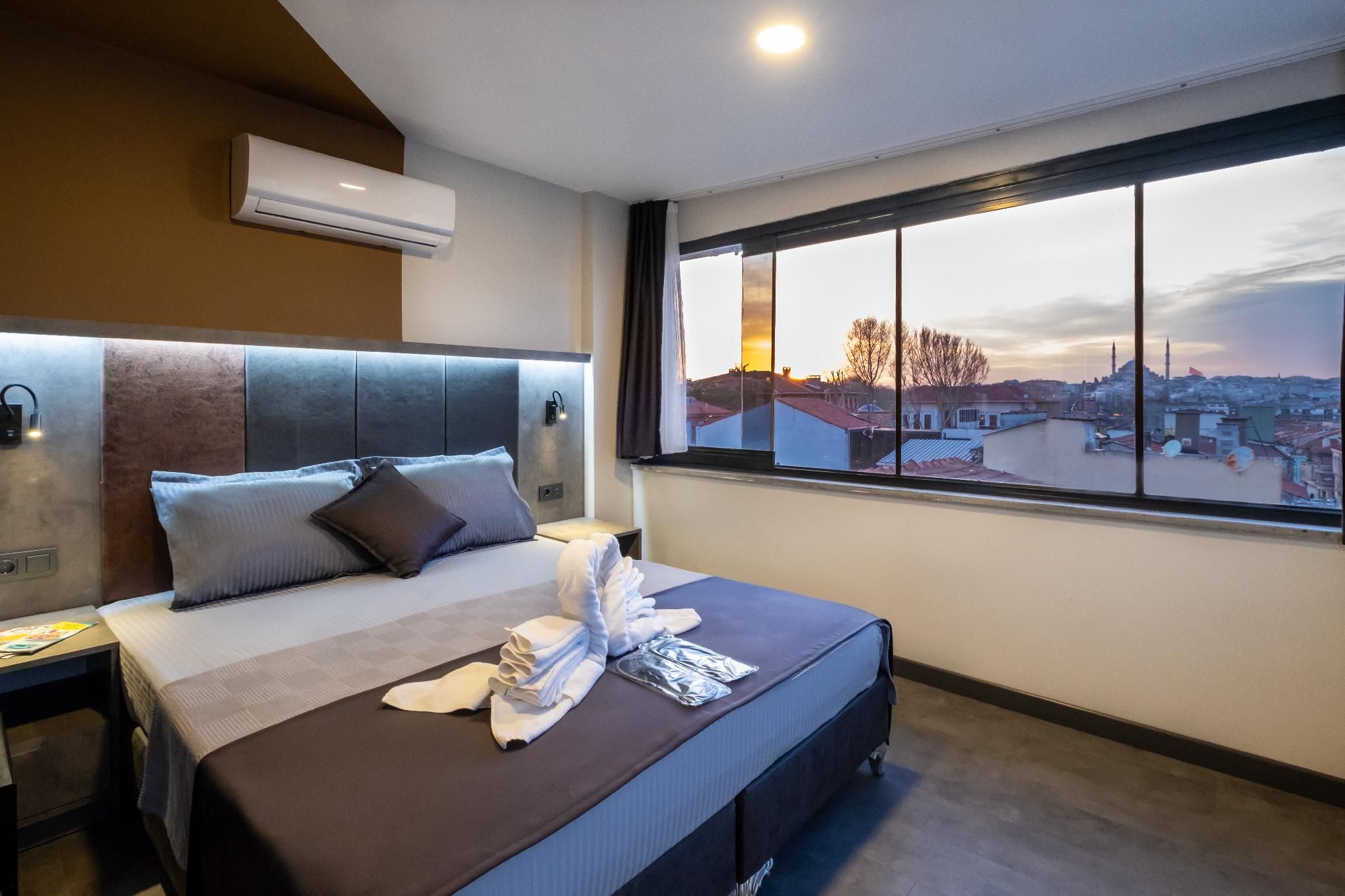 The Queen Hotel Double Room