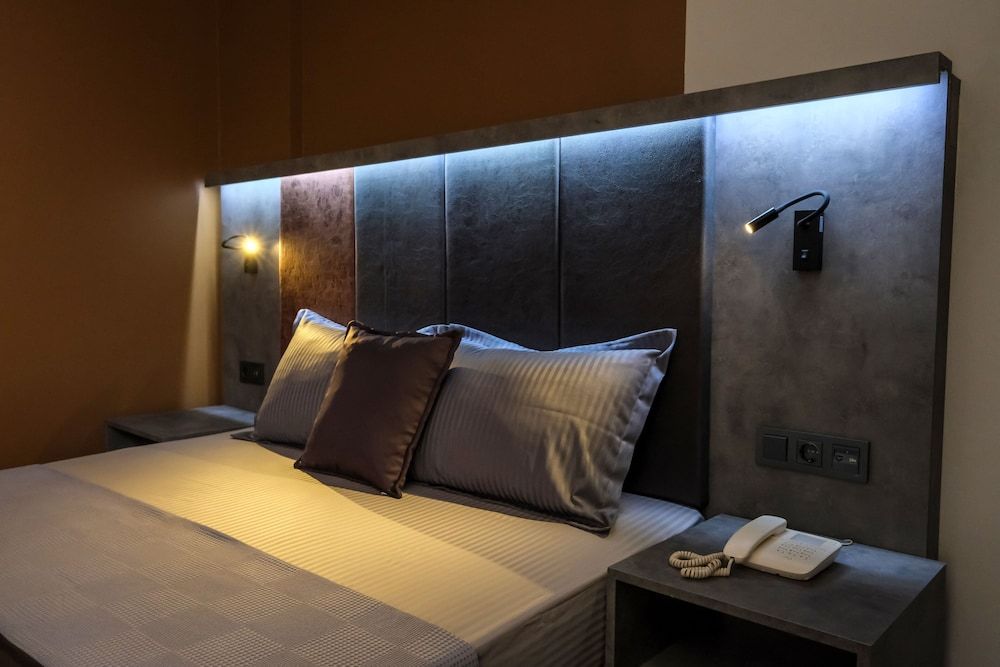 The Queen Hotel Deluxe Double or Twin Room 33