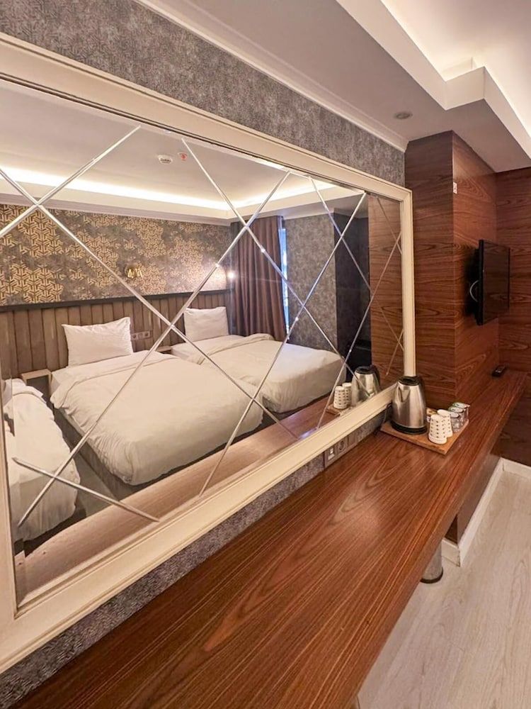 Sultan City Hotel Classic Triple Room, Multiple Beds 2