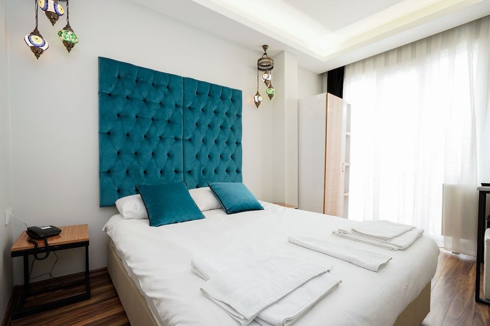 Alf Hotel Deluxe Double Room 5