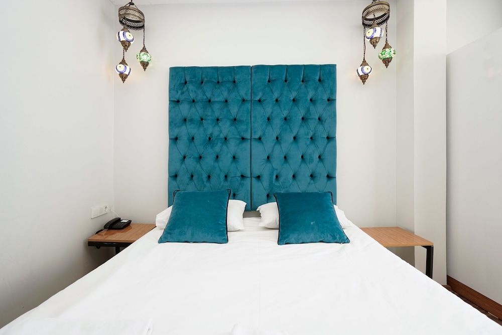 Alf Hotel Deluxe Double Room