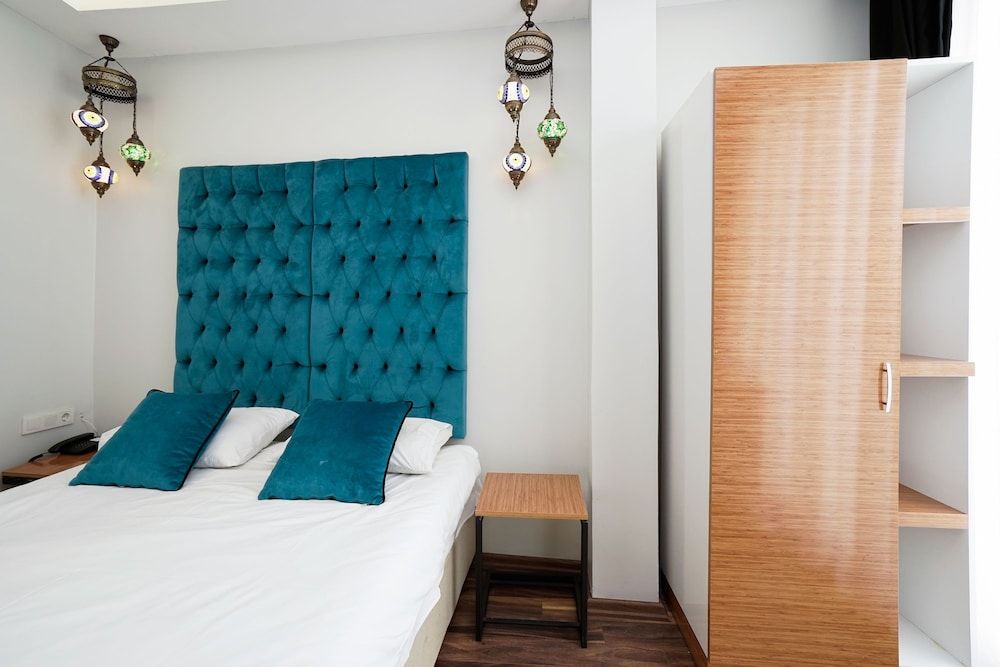 Alf Hotel Deluxe Double Room 7