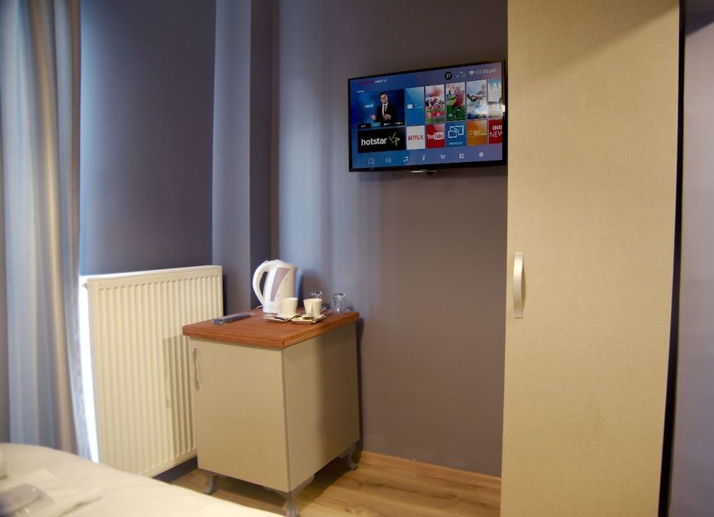 Class Suites Taxim Deluxe Twin Room 2