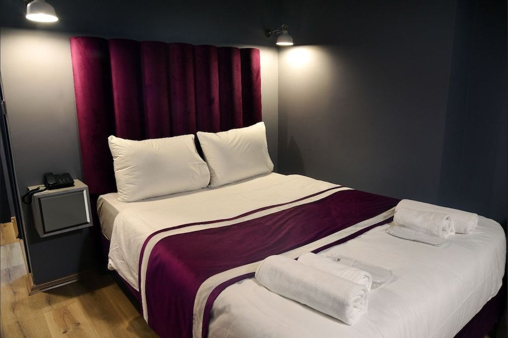 undefined Class Suites Taxim 8