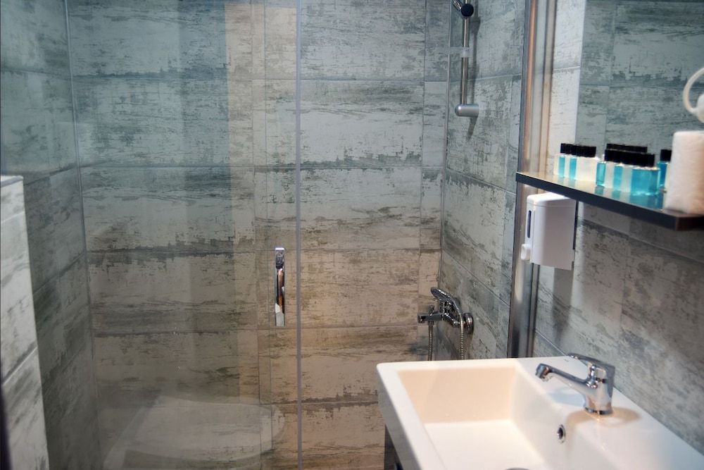 Class Suites Taxim Deluxe Double Room 7