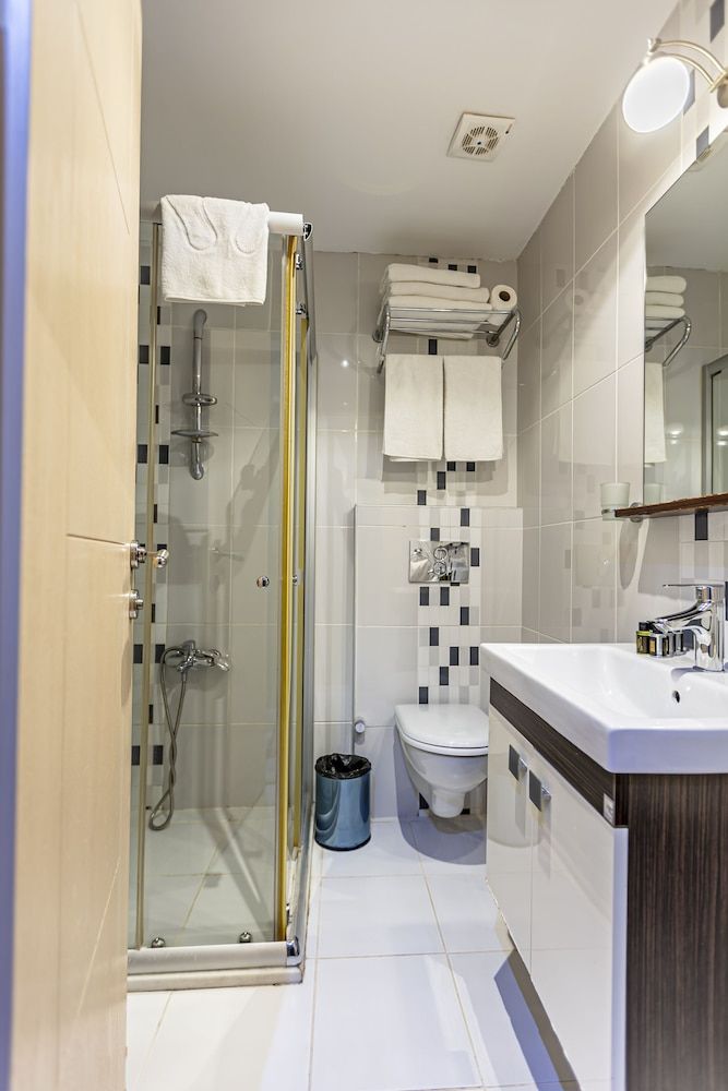 Elasophia Hotel Superior Triple Room 4