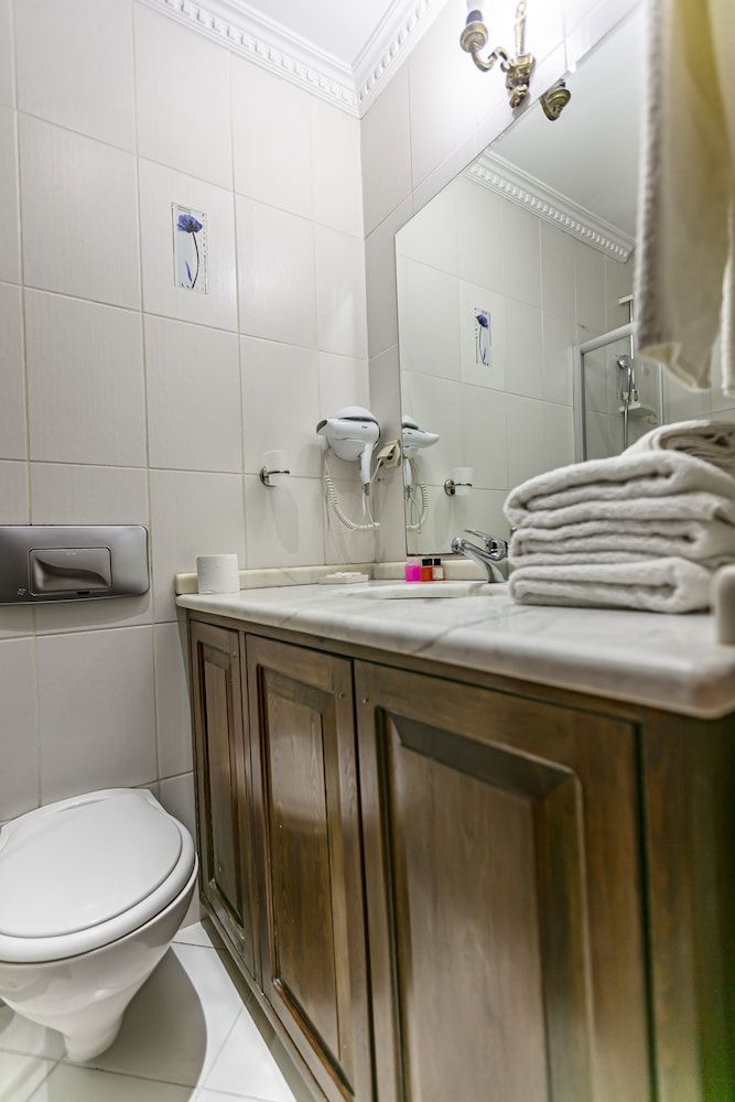 Elasophia Hotel Superior Triple Room 3