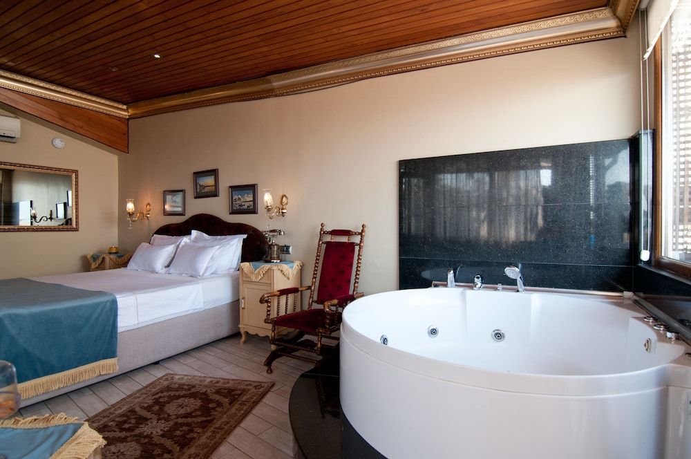 undefined Blue Tuana Suite 8