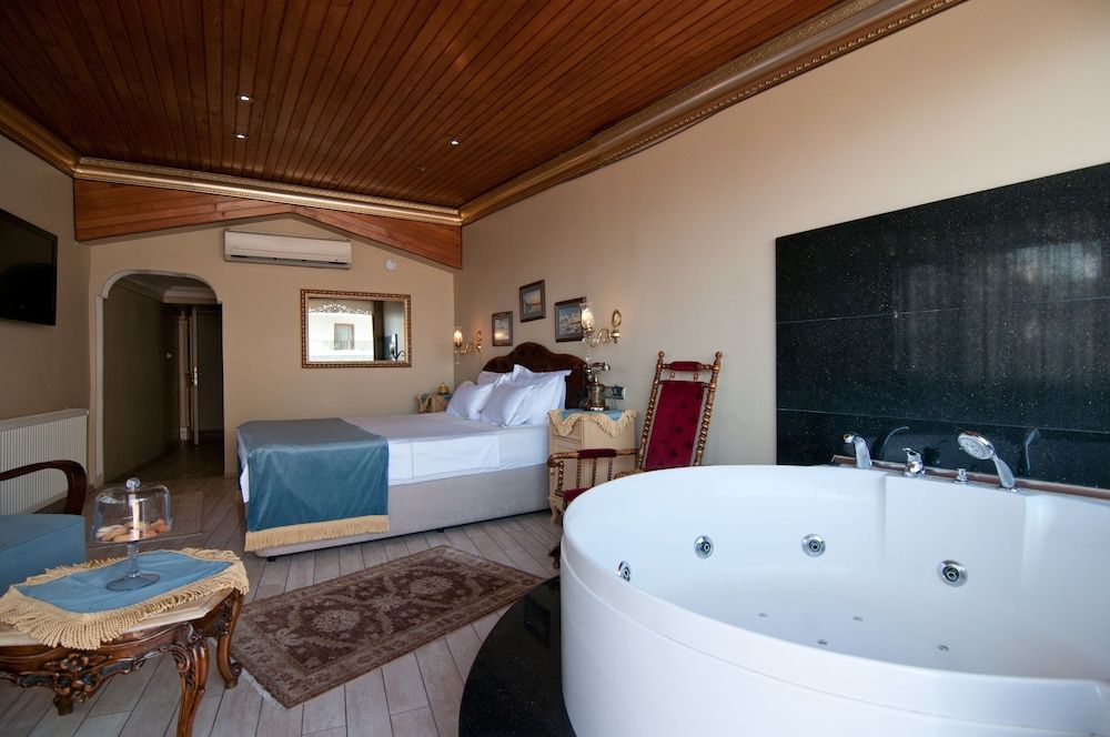 undefined Blue Tuana Suite 6
