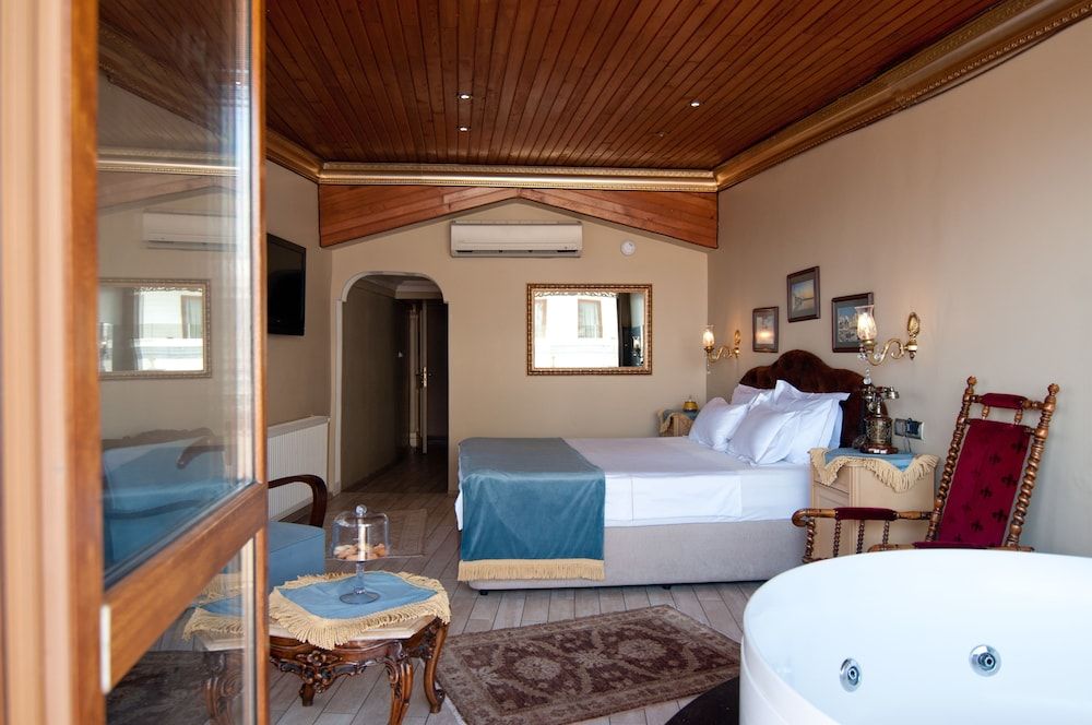 undefined Blue Tuana Suite 2