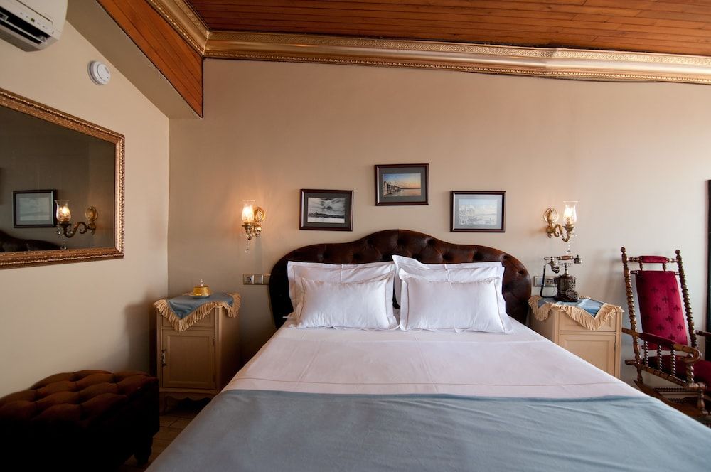 undefined Blue Tuana Suite 4