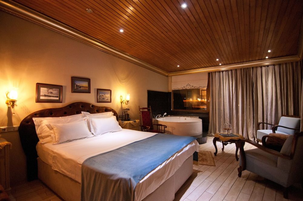 undefined Blue Tuana Suite 3