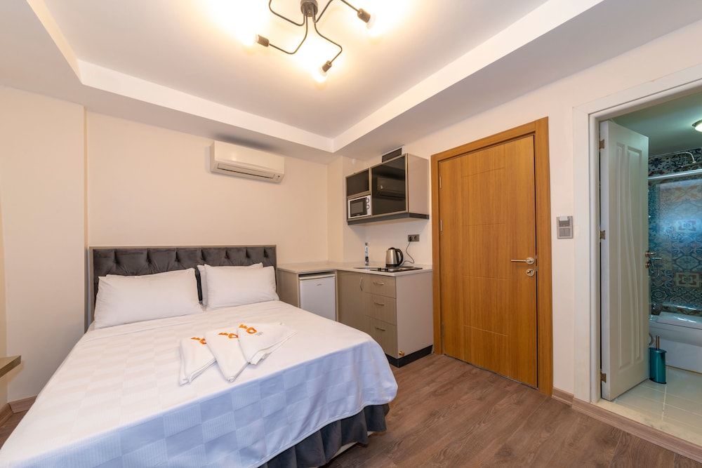 undefined Taxim First Apart 6