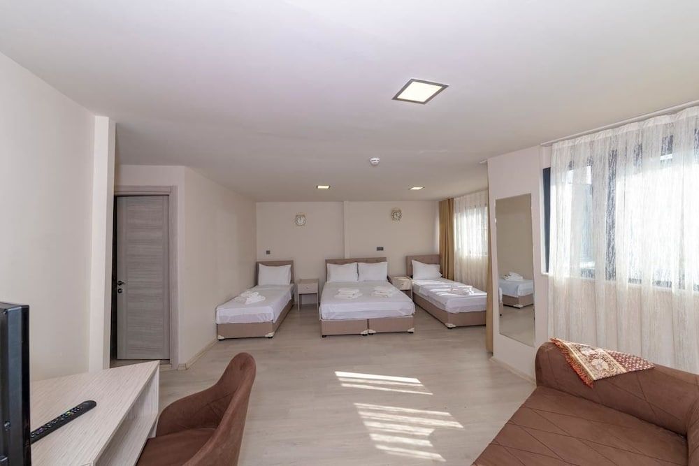 undefined Grand Ahi Hotel 3