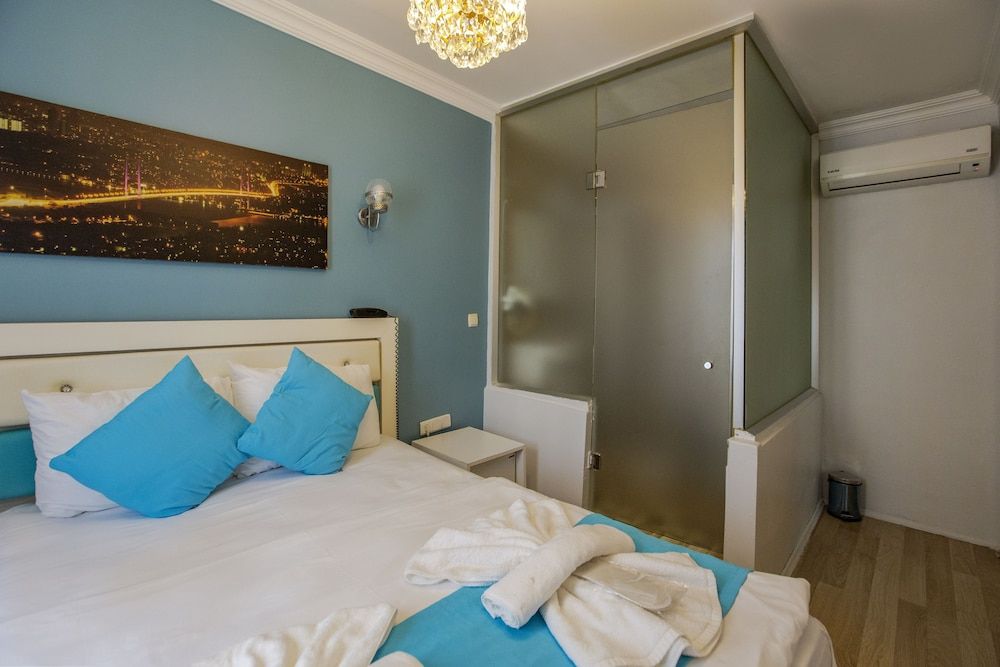 Royal Family Hotel Family Room, 2 Bedrooms 5