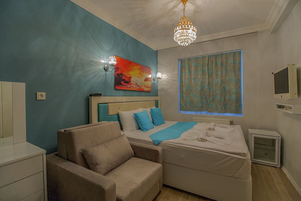 Royal Family Hotel Standard Room 8