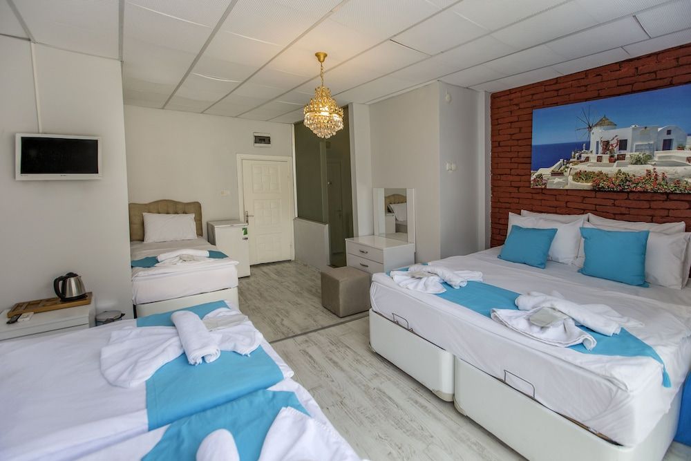 undefined Royal Family Hotel 8