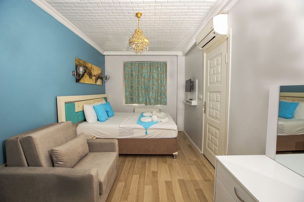 Royal Family Hotel Standard Room 4