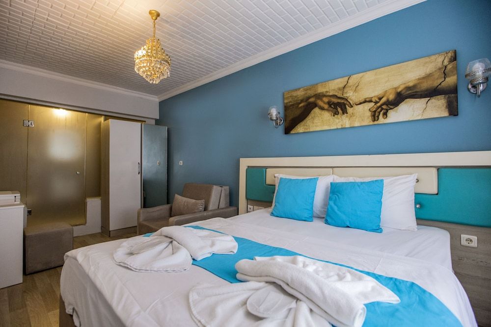 Royal Family Hotel Standard Room 5