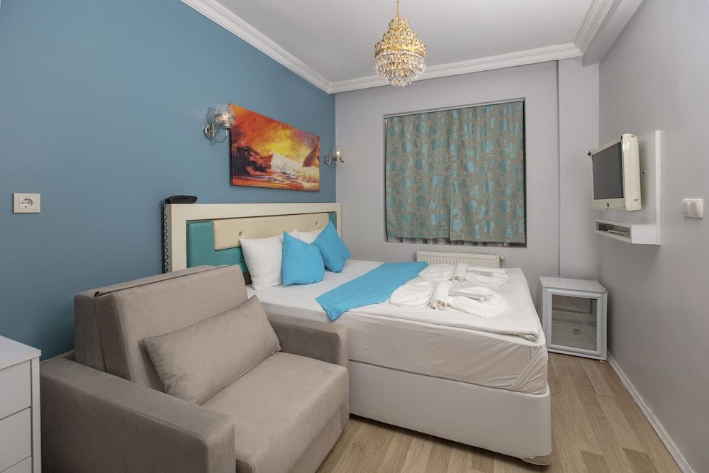 Royal Family Hotel Standard Room 7