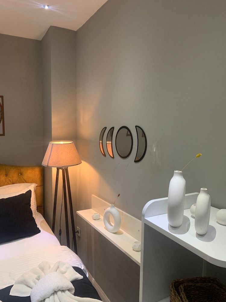 Nova Park Hotel & Suite Business Suite 8