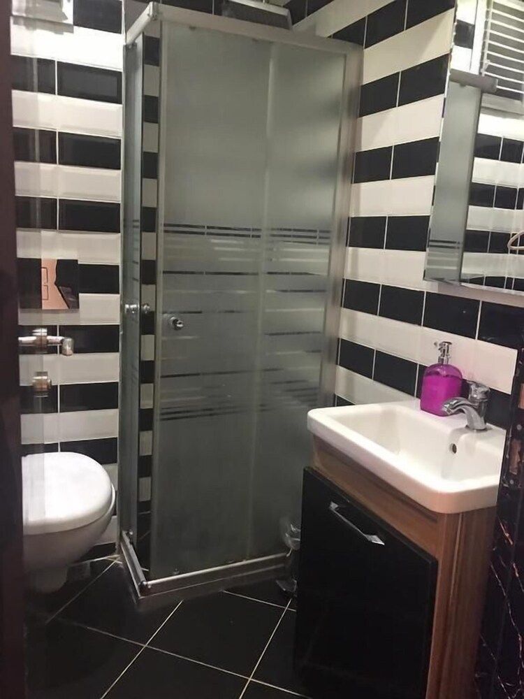 Emirid Hotel Standard Triple Room 8