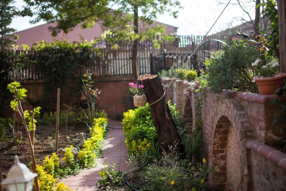 undefined Garden Apart 6