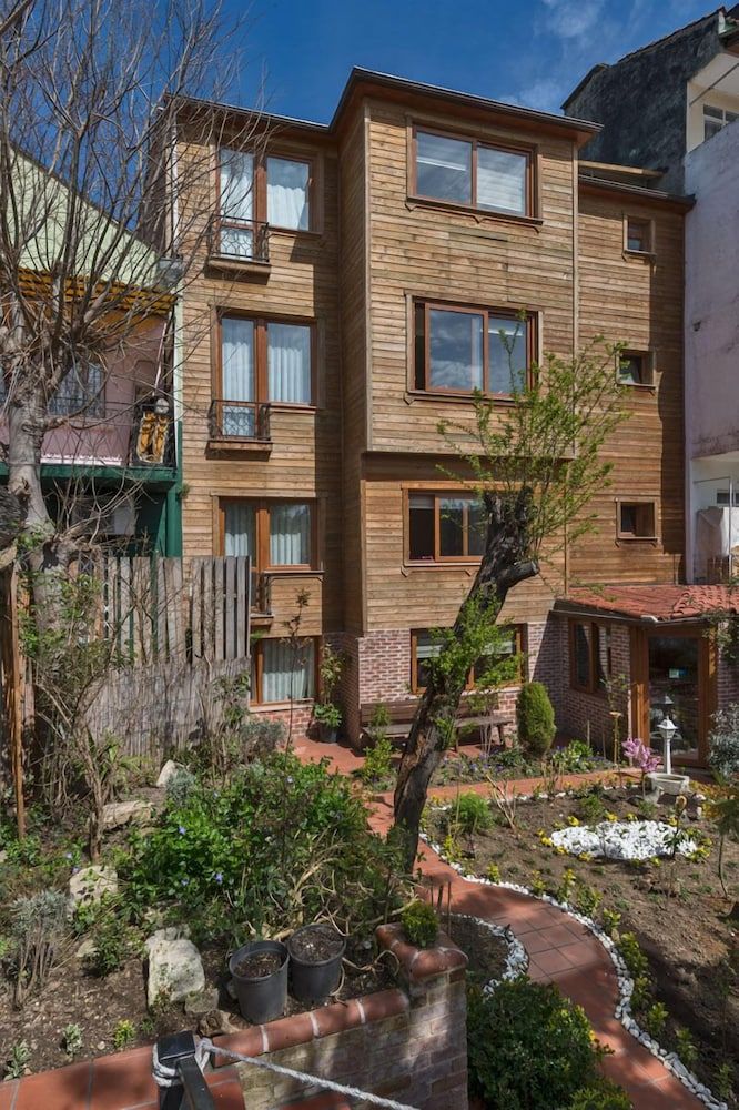 undefined Garden Apart 4