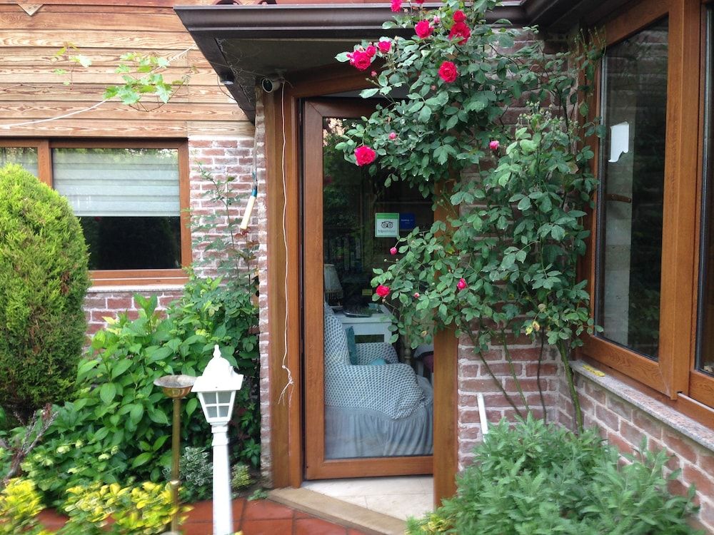 undefined Garden Apart 5