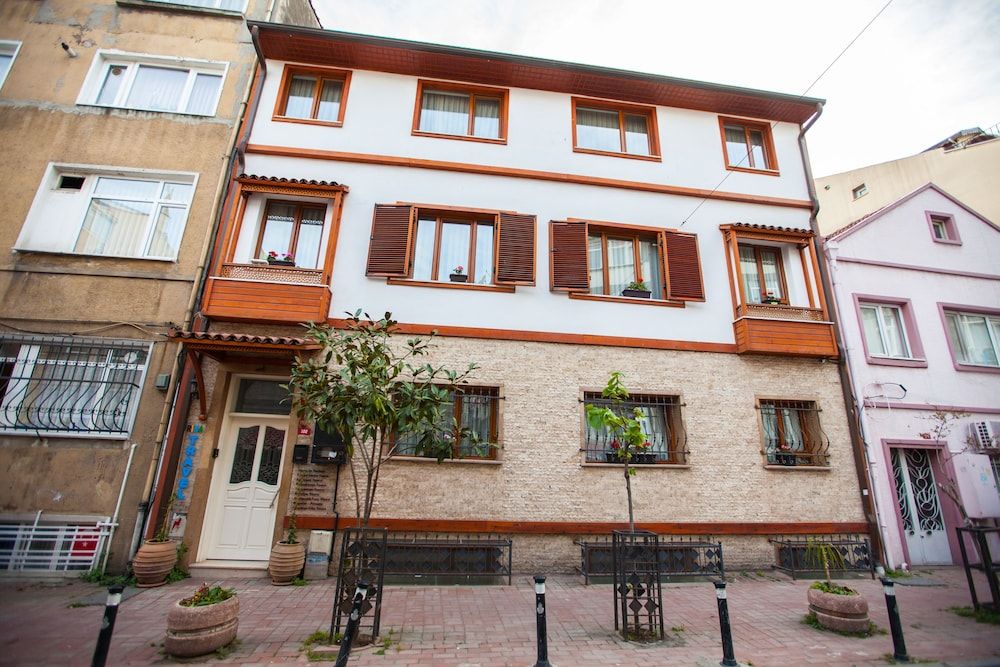 undefined Garden Apart 2